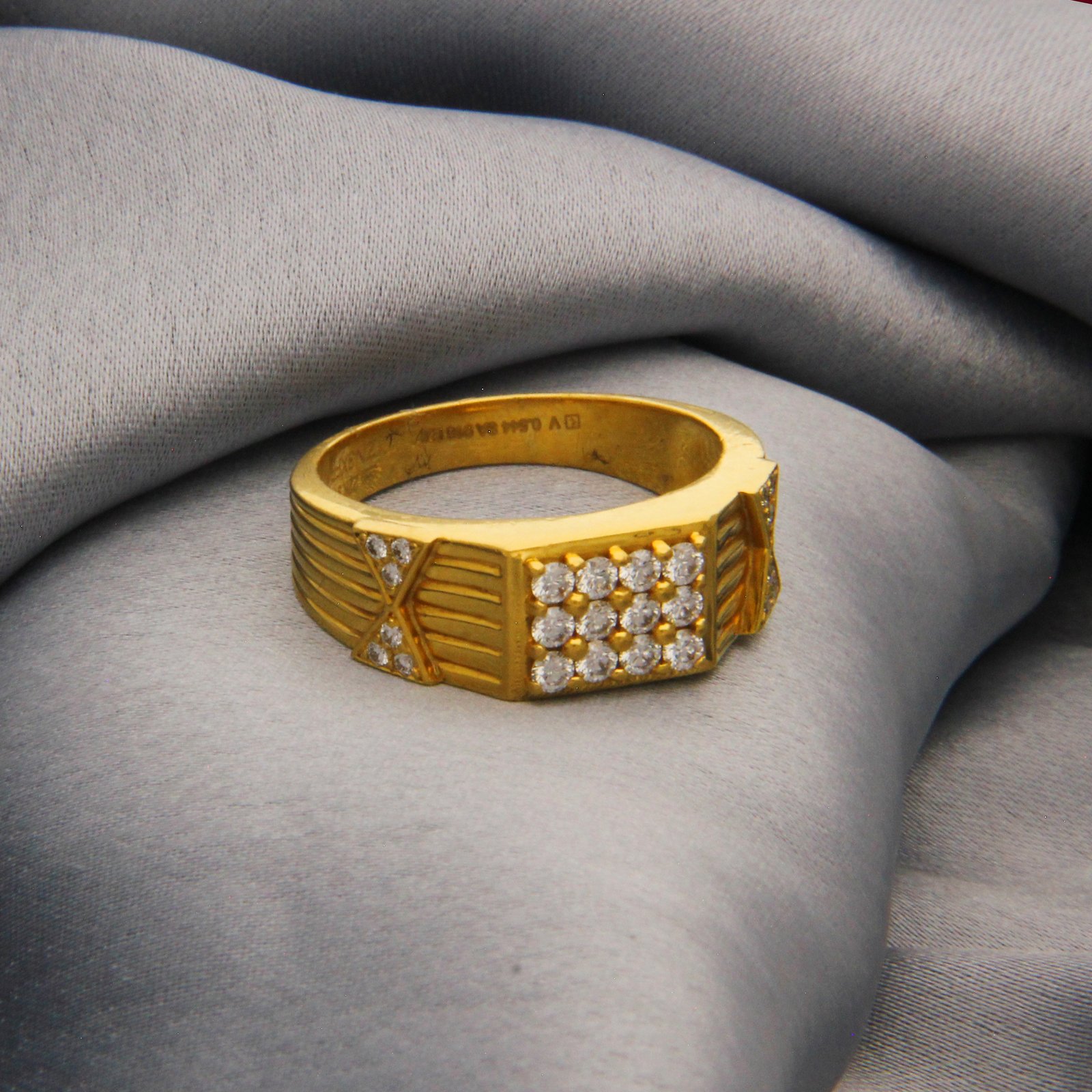 DIAMOND RING